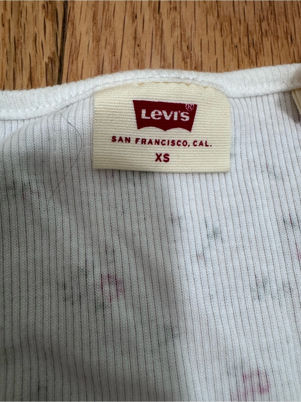 Levi's Cream Floral Short-Sleeve Tee - Picture 4 of 4